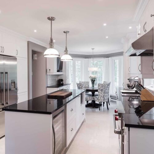 armoires sur mesure blanches réalisées par Cuisine Beaujoly