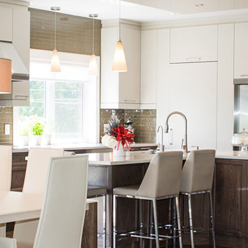 armoires en frêne et thermoplastique