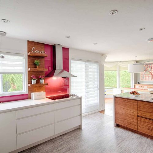 cuisine moderne blanche et rose