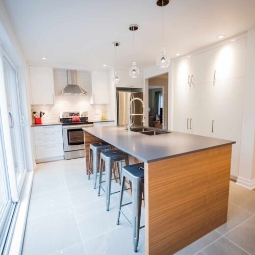 Armoires de cuisine avec ilôt en placage de bois