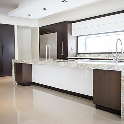 Placage de noyer et acrylique solide