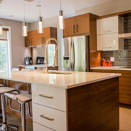 Placage de noyer et stratifié lustré